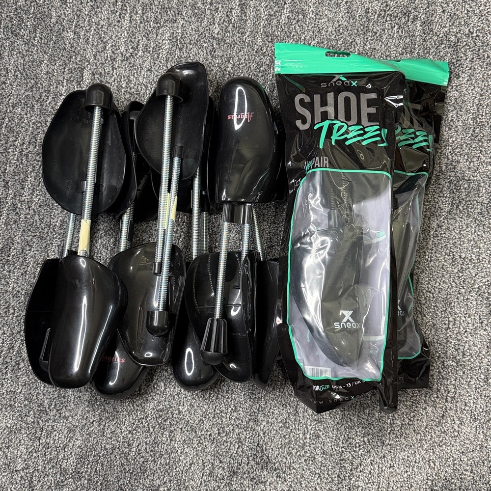Black Shoe Trees Set